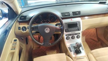 Volkswagen Passat 2007 года, 298 000 км - вид 5