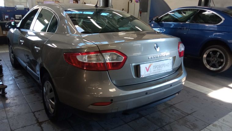 Renault Fluence 2011 года, 229 370 км - вид 4