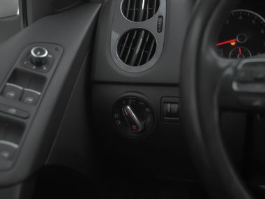 Volkswagen Tiguan 2013 года, 175 703 км - вид 11