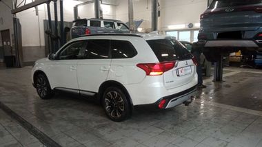 Mitsubishi Outlander 2022 года, 98 560 км - вид 4
