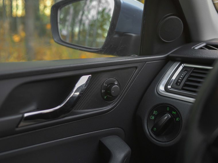 Skoda Rapid 2014 года, 200 000 км - вид 11