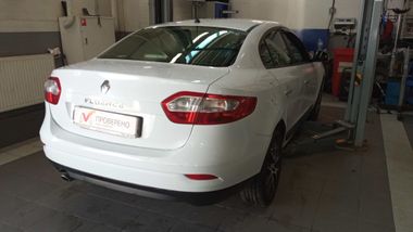 Renault Fluence 2011 года, 243 227 км - вид 3