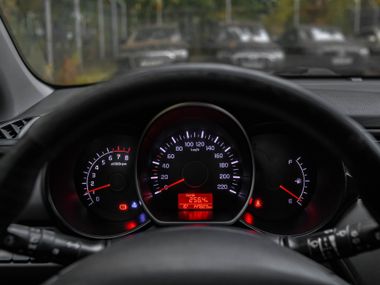 KIA Rio 2016 года, 140 000 км - вид 5