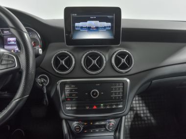 Mercedes-Benz GLA-класс 2015 года, 112 306 км - вид 11