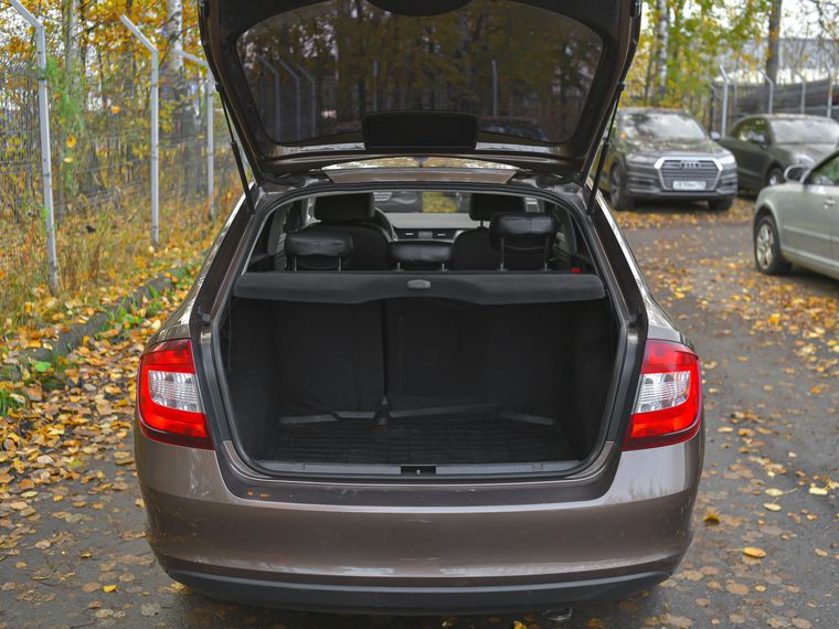 Skoda Rapid 2019 года, 52 000 км - вид 13