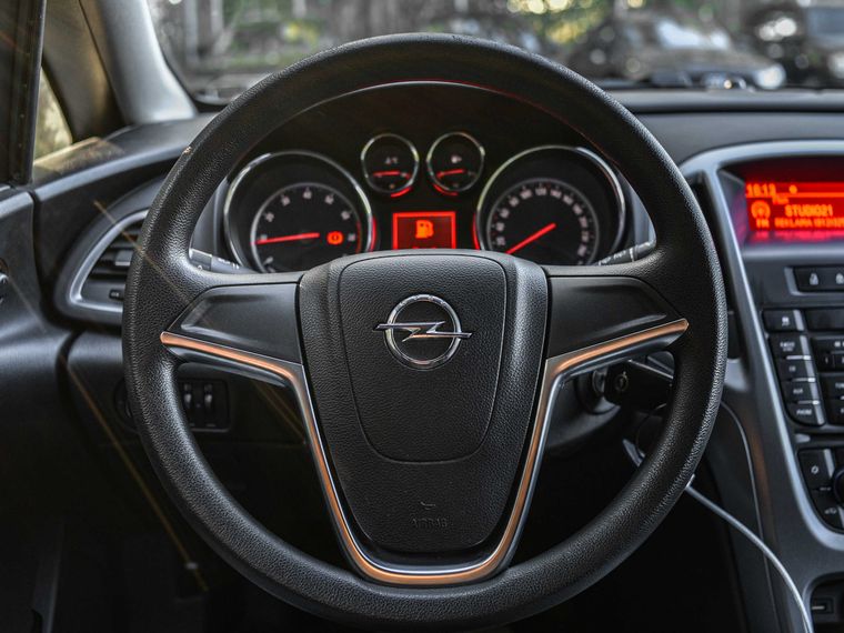 Opel Astra 2013 года, 129 868 км - вид 6