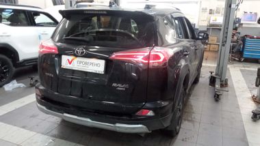 Toyota RAV4 2018 года, 147 170 км - вид 3