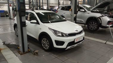 KIA Rio X-Line 2018 года, 91 560 км - вид 3