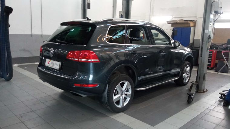 Volkswagen Touareg 2013 года, 209 644 км - вид 3