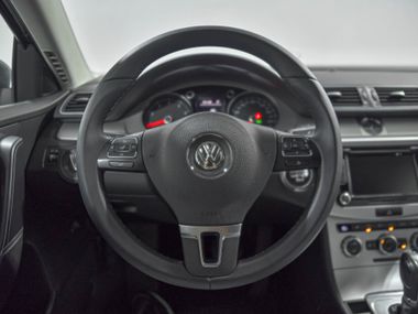 Volkswagen Passat 2012 года, 245 538 км - вид 9