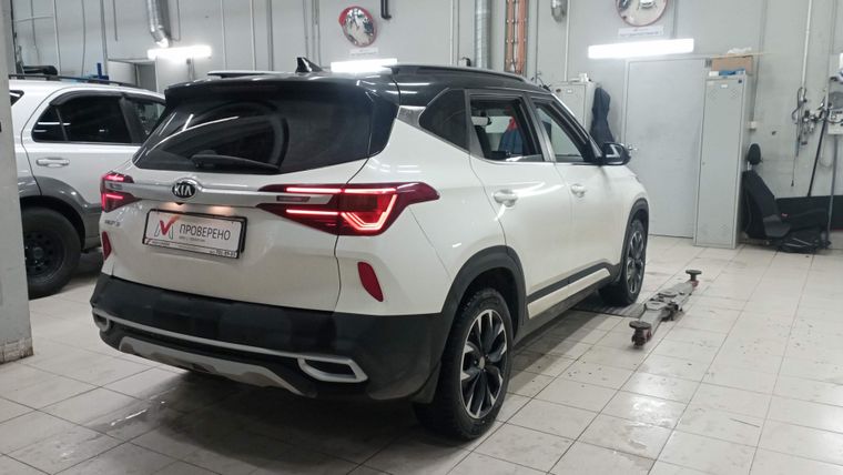 KIA Seltos 2020 года, 104 560 км - вид 3