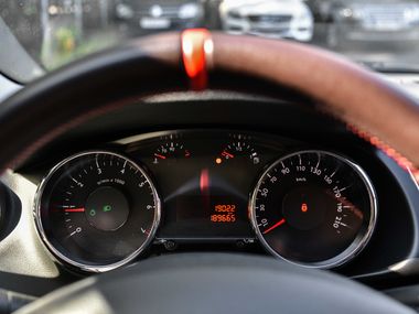 Peugeot 3008 2012 года, 189 272 км - вид 5