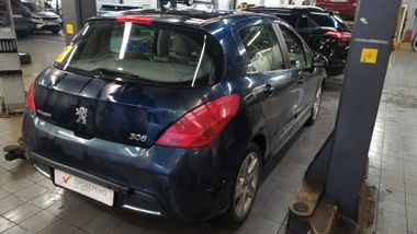 Peugeot 308 2009 года, 144 407 км - вид 3