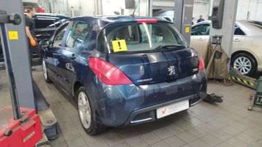 Peugeot 308 2009 года, 144 407 км - вид 4
