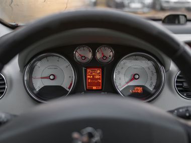 Peugeot 308 2009 года, 144 407 км - вид 5