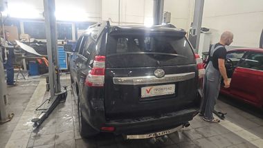 Toyota Land Cruiser Prado 2014 года, 343 840 км - вид 3