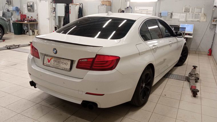 BMW 5 серия 2010 года, 150 000 км - вид 3