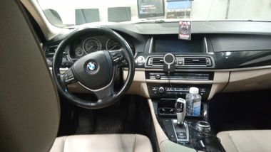 BMW 5 серия 2010 года, 150 000 км - вид 5