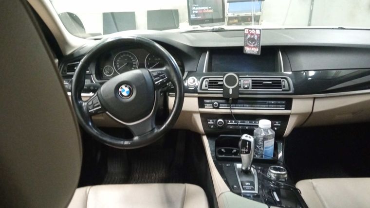 BMW 5 серия 2010 года, 150 000 км - вид 5