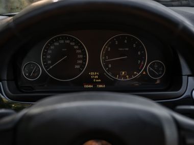 BMW 5 серия 2010 года, 150 000 км - вид 5