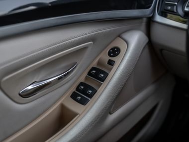 BMW 5 серия 2010 года, 150 000 км - вид 9