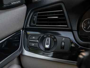 BMW 5 серия 2010 года, 150 000 км - вид 10