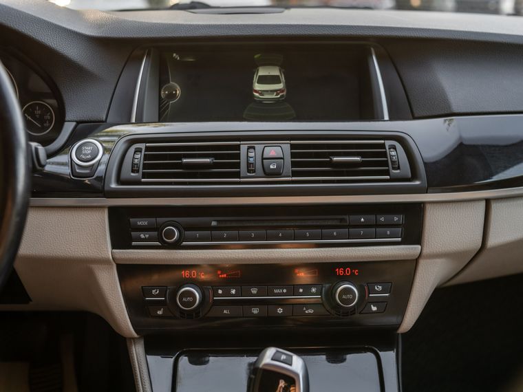 BMW 5 серия 2010 года, 150 000 км - вид 8