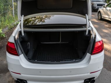 BMW 5 серия 2010 года, 150 000 км - вид 15