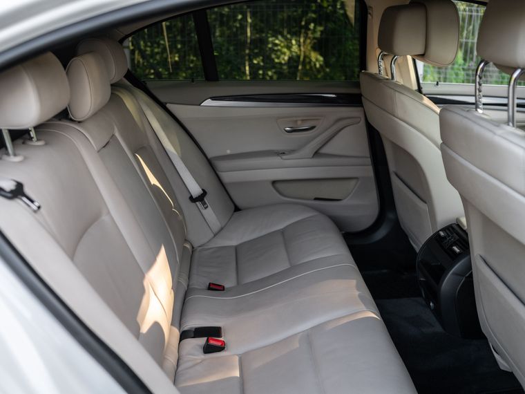 BMW 5 серия 2010 года, 150 000 км - вид 12