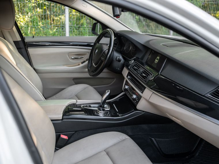 BMW 5 серия 2010 года, 150 000 км - вид 13
