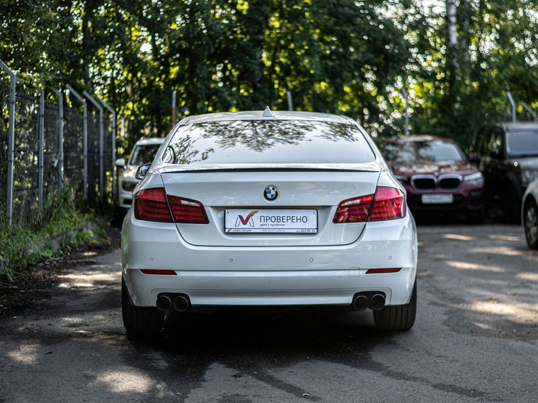 BMW 5 серия 2010 года, 150 000 км - вид 4