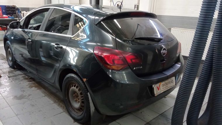 Opel Astra 2011 года, 175 561 км - вид 4