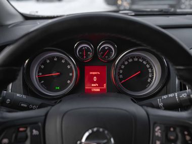 Opel Astra 2011 года, 175 561 км - вид 5