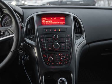 Opel Astra 2011 года, 175 561 км - вид 7