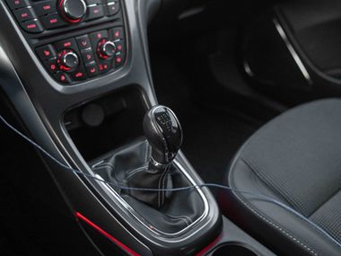 Opel Astra 2011 года, 175 561 км - вид 8