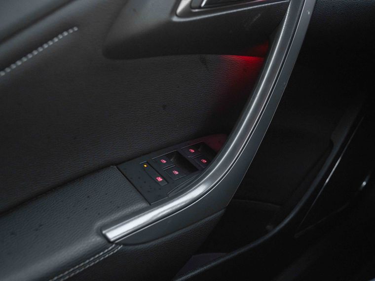 Opel Astra 2011 года, 175 561 км - вид 9