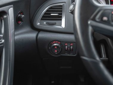 Opel Astra 2011 года, 175 561 км - вид 10