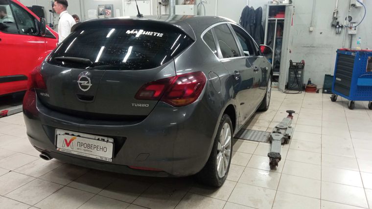 Opel Astra 2011 года, 185 536 км - вид 4