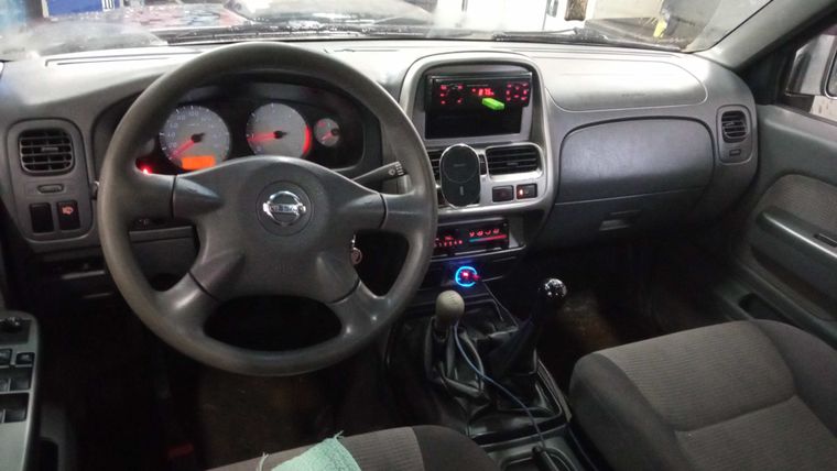 Nissan NP300 2013 года, 250 000 км - вид 5