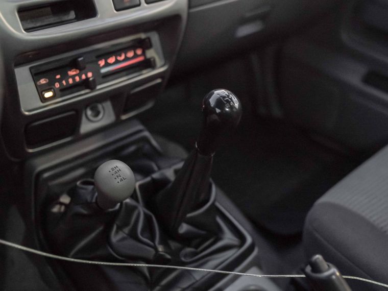 Nissan NP300 2013 года, 250 000 км - вид 8