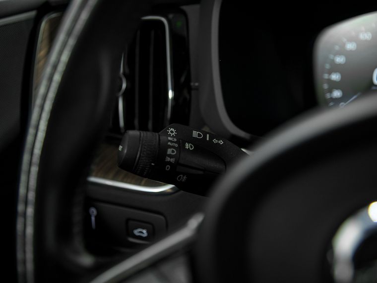 Volvo XC60 2021 года, 119 303 км - вид 8