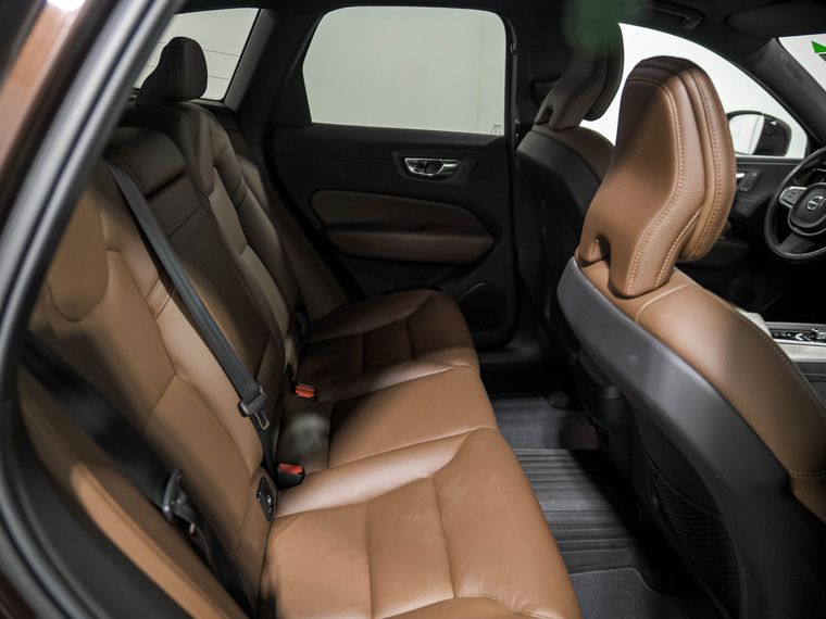 Volvo XC60 2021 года, 119 303 км - вид 16