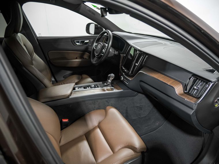 Volvo XC60 2021 года, 119 303 км - вид 17