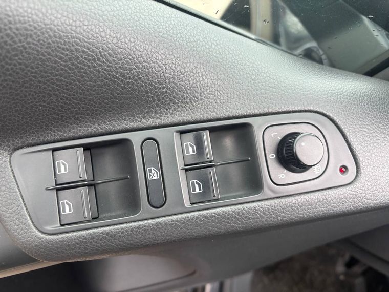 Volkswagen Tiguan 2011 года, 170 415 км - вид 13