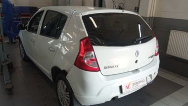 Renault Sandero 2013 года, 179 656 км - вид 4