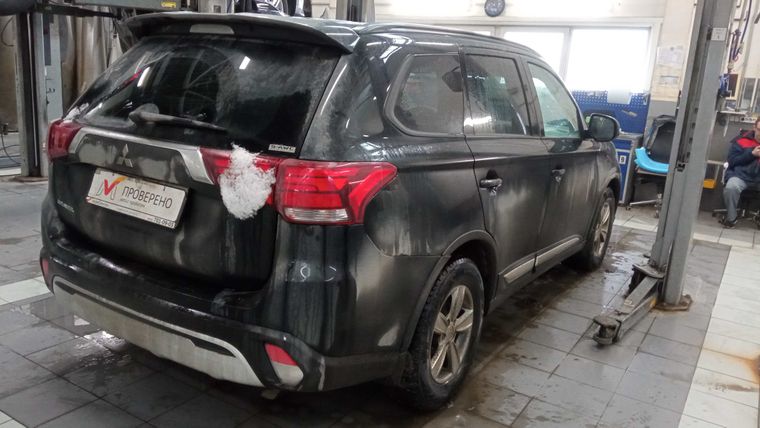 Mitsubishi Outlander 2021 года, 50 836 км - вид 3