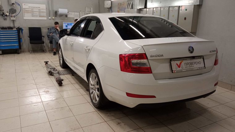 Skoda Octavia 2014 года, 220 000 км - вид 4