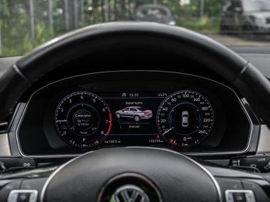 Volkswagen Passat 2019 года, 133 776 км - вид 4