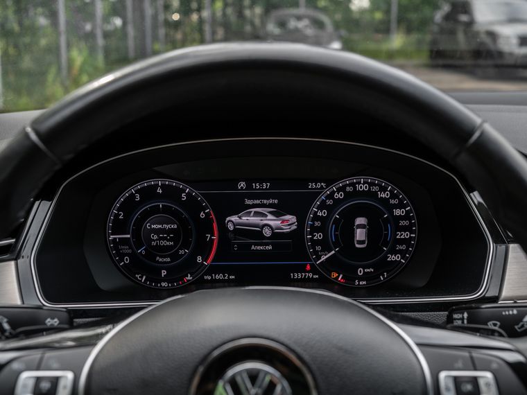 Volkswagen Passat 2019 года, 133 776 км - вид 4