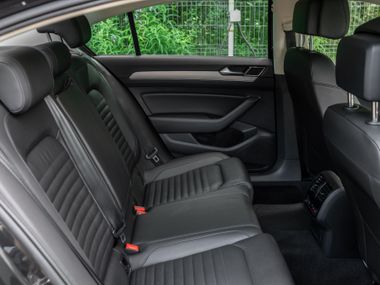 Volkswagen Passat 2019 года, 133 776 км - вид 13
